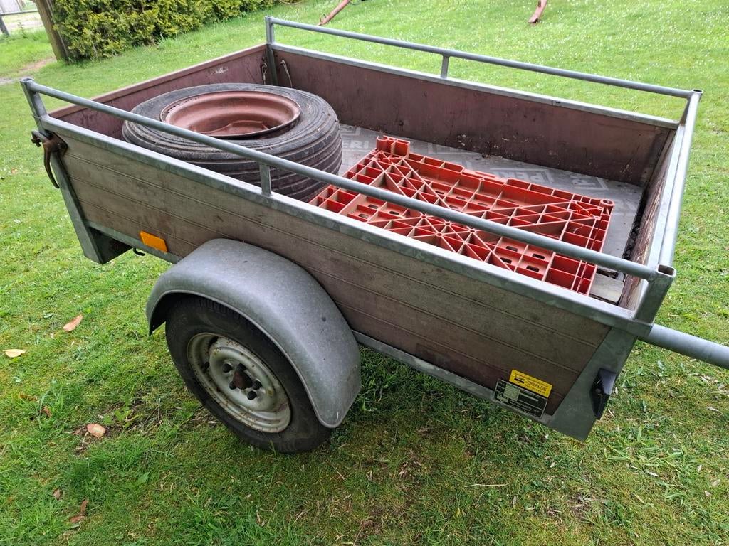 Saris Aanhangwagen opknapper., Ophalen