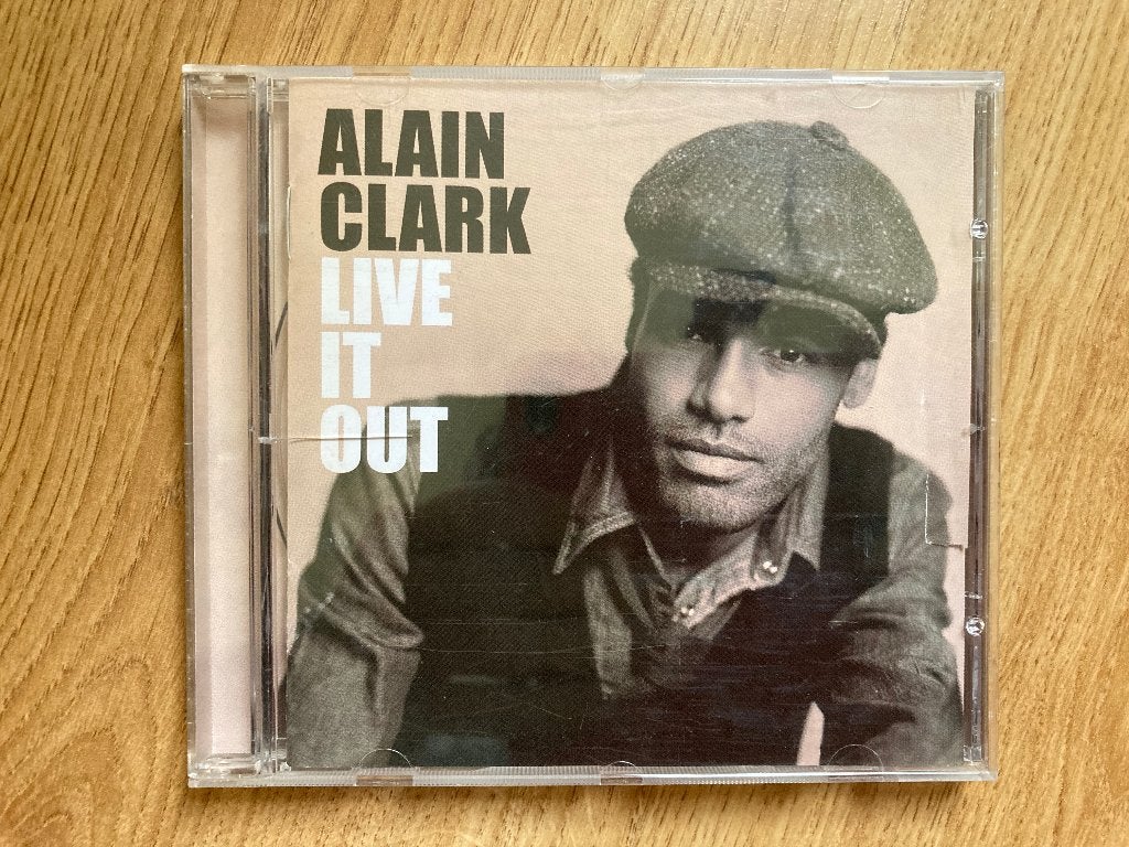 CD Alan Clark - Live it out, Ophalen of Verzenden, Gebruikt, Pop, Inclusief doosje