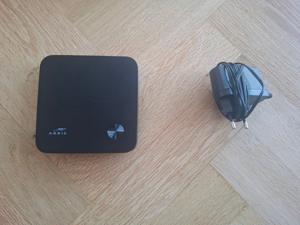 Arris VIP5202 KPN F1371 Decoder met adapter, Ophalen of Verzenden, Gebruikt, Decoder