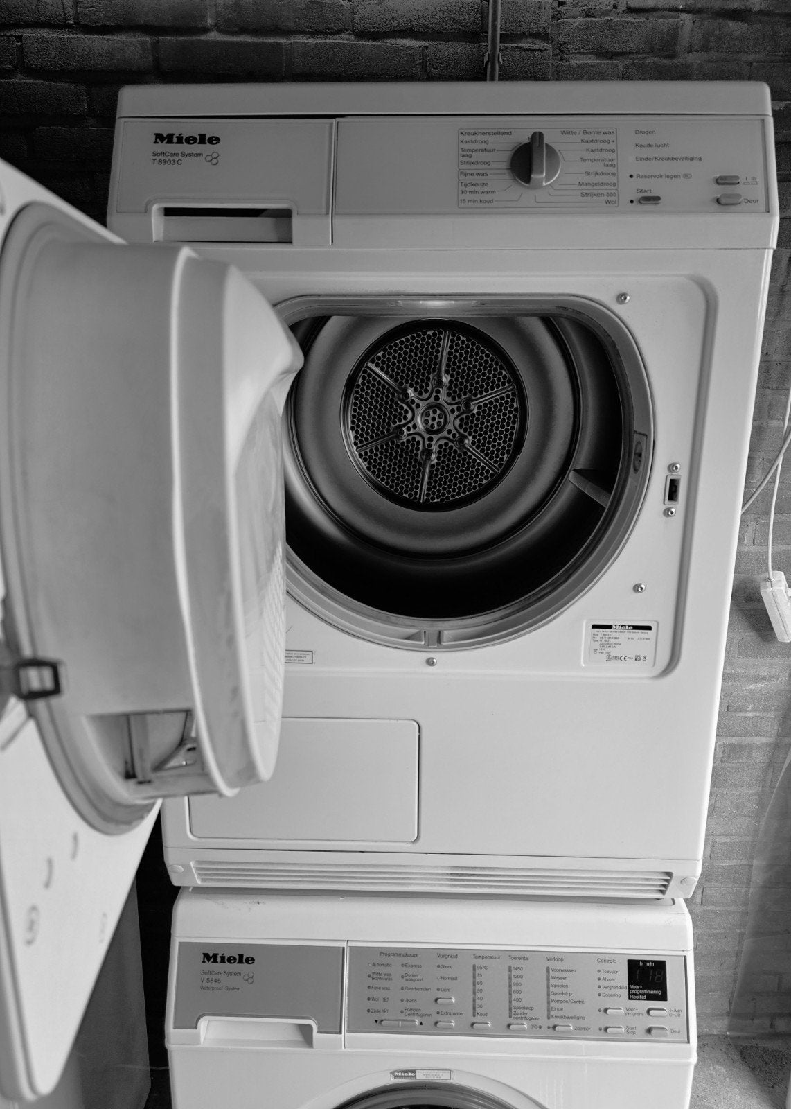 Foto 5 van Miele SoftCare 8kg wasmachine & condensdroger set