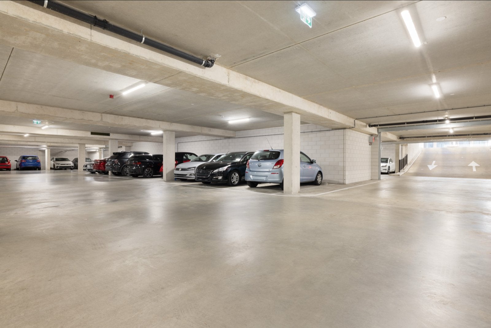 Ruime parkeerplaats in afgesloten ondergrondse garage