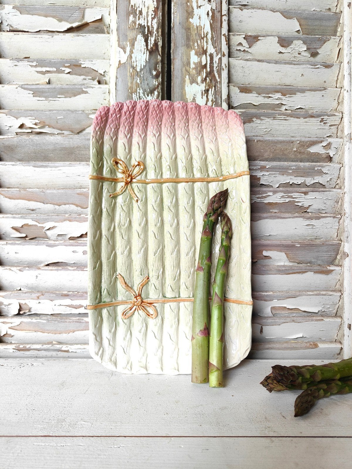 Barbotine asperge schaal, Ophalen