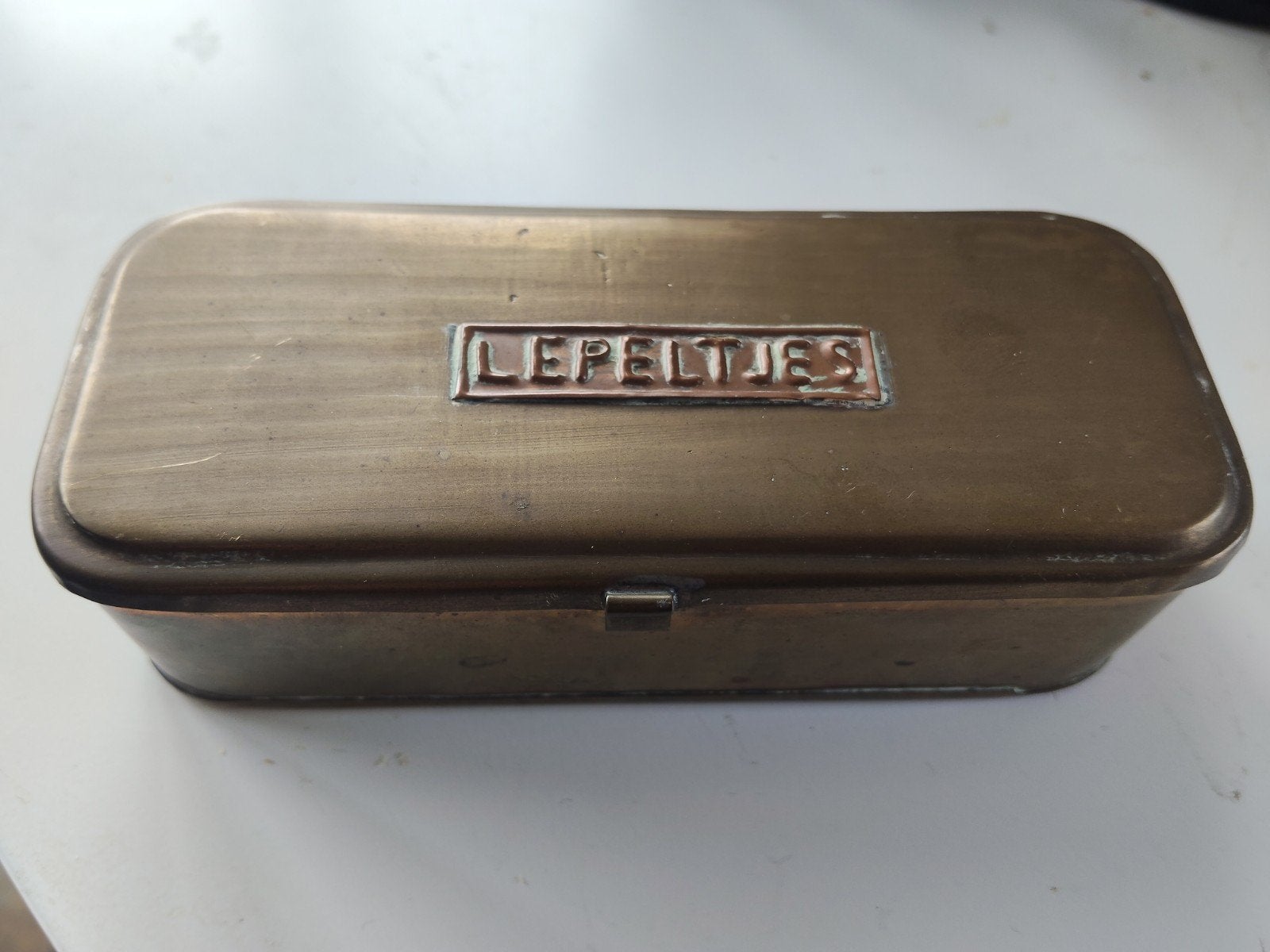 Vintage messing lepeldoosje met 5 zilveren  theelepeltjes -, Ophalen