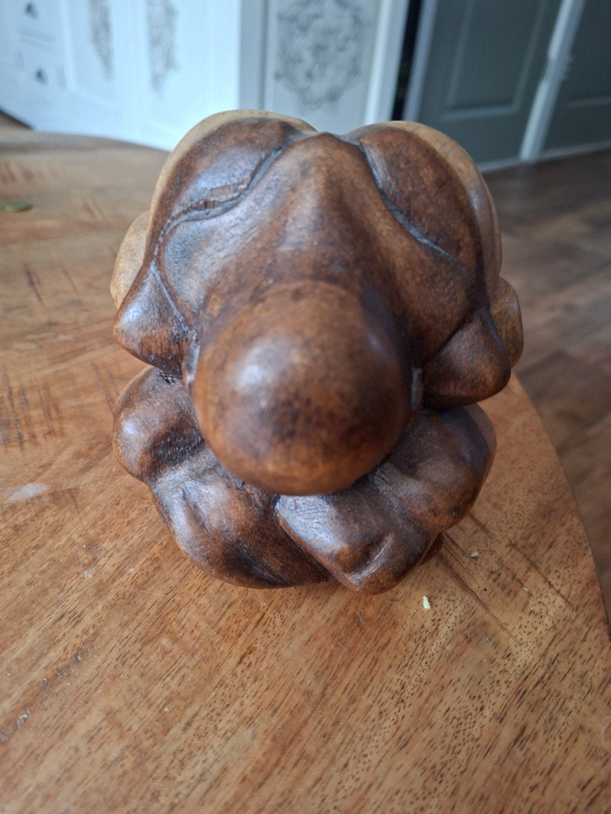 Houten beeldje van een zittende figuur yogi 10 euro, Ophalen, Minder dan 20 cm, Handgemaakt, Beeld