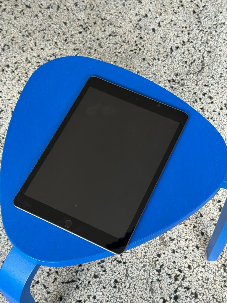 Apple iPad (8e generatie ) 32gb Wi-Fi Spacegrijs, Computers en Software, Apple iPads, 10 inch, Gebruikt, Apple iPad, Ophalen of Verzenden