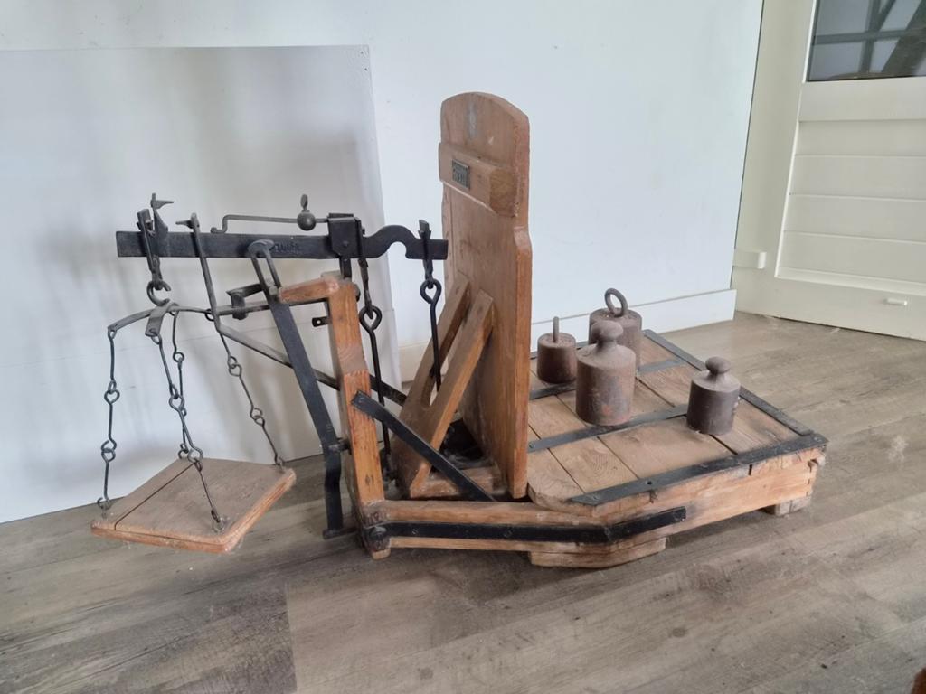 Antieke bascule met gewichten - Decoratief en functioneel, Ophalen of Verzenden