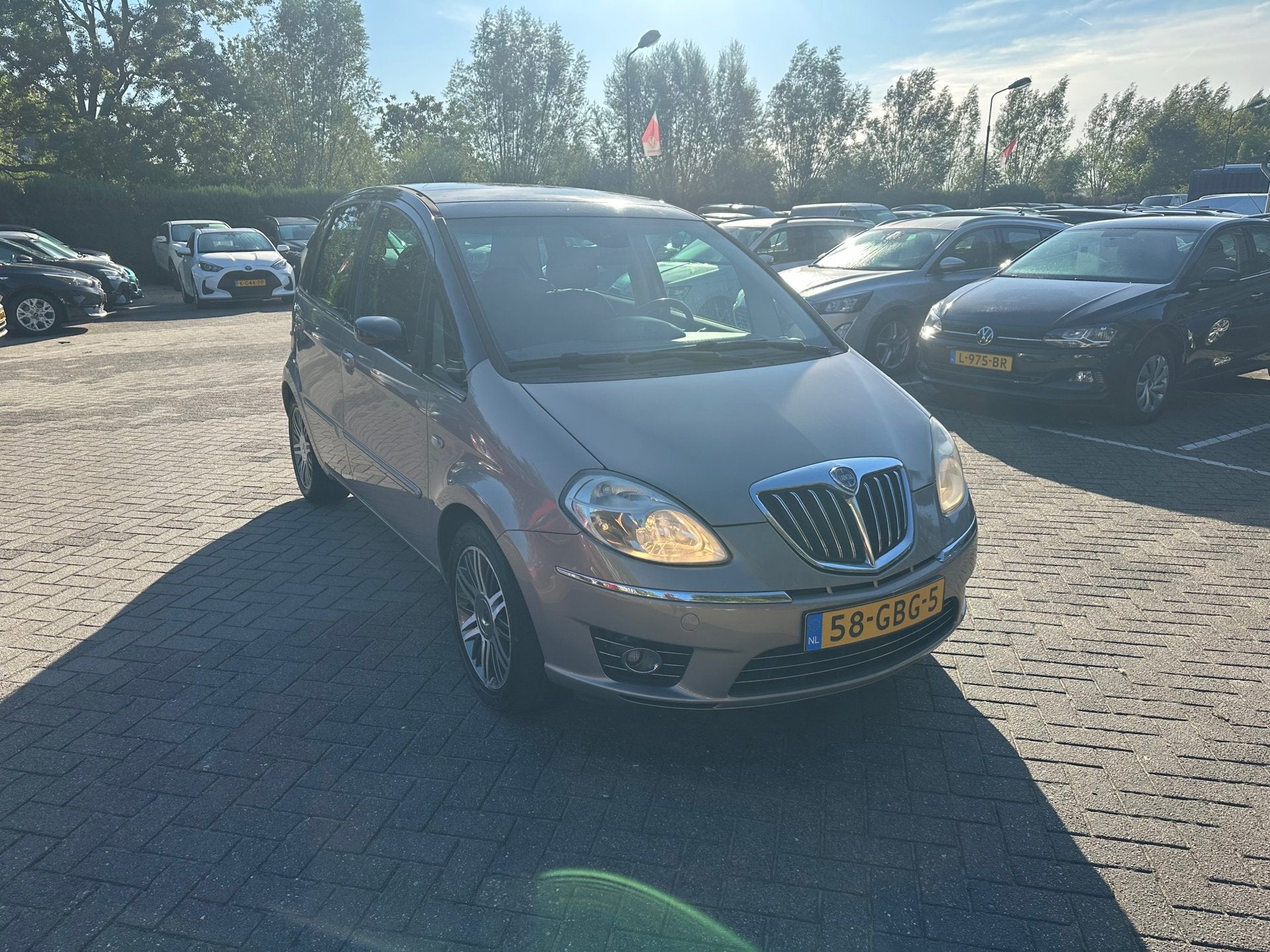 Lancia Musa 1.4-16V Platino automaat , panoramadak, Auto's, Lancia, Dealer onderhouden, Gebruikt, 400 kg, Leder en Stof