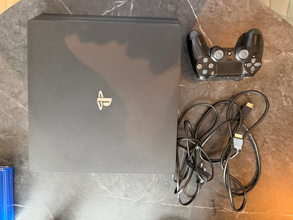 Playstation 4 Pro 1 TB met controller, kabels en 5 games, Ophalen of Verzenden, 1 TB, Met 1 controller, Pro