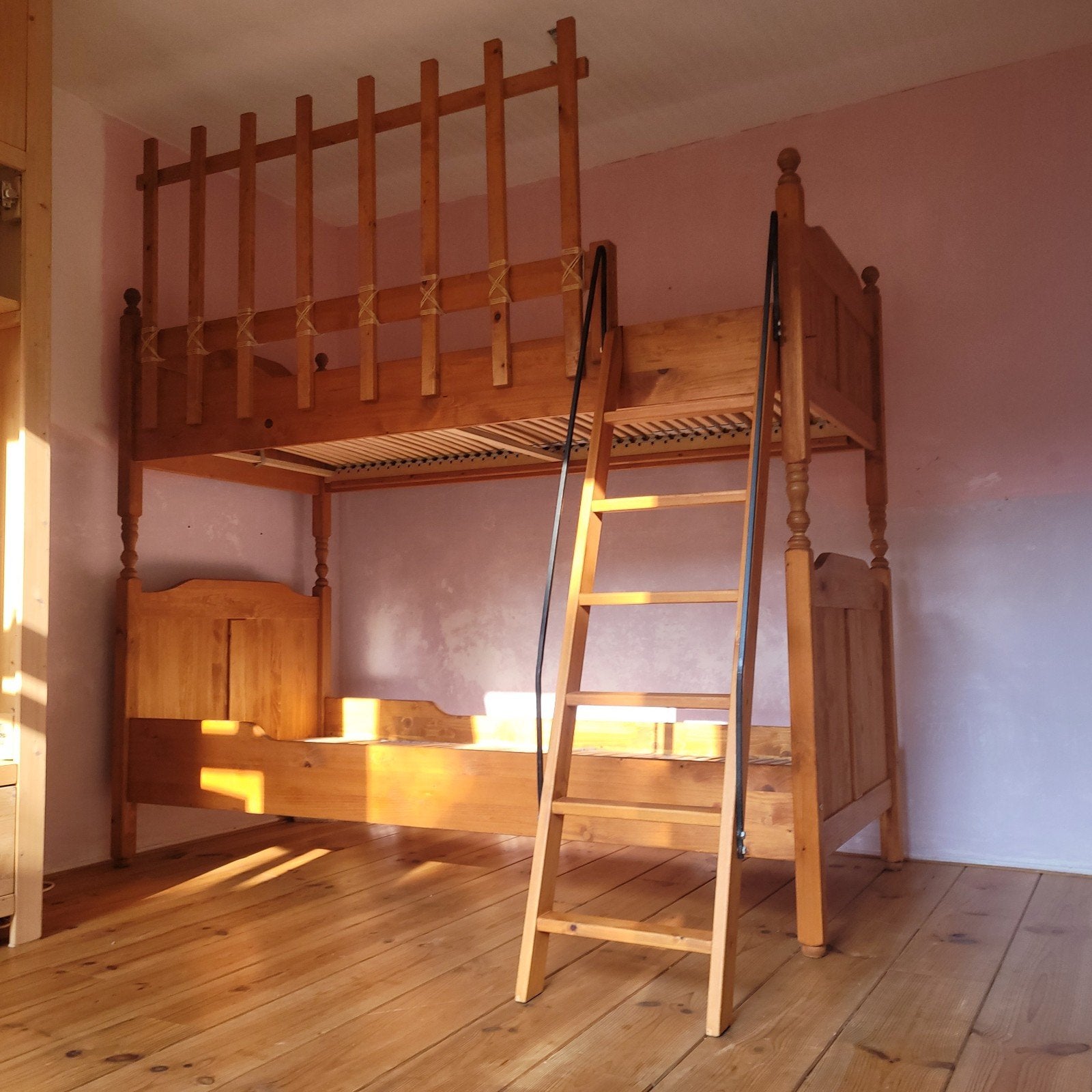 stapelbed of als 2x 1pers massief grenen - landelijk romanti, 90 cm, Eenpersoons, Ophalen of Verzenden, Zo goed als nieuw