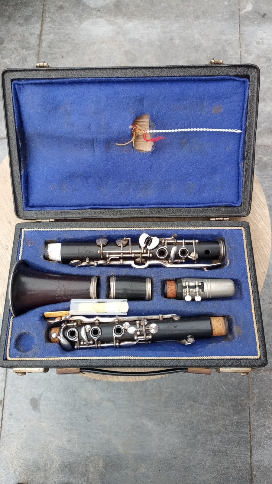F. Arthur Uebel Bes-klarinet Albert systeem met koffer - Vin, Muziek en Instrumenten, Bes-klarinet, Gebruikt, Ophalen of Verzenden