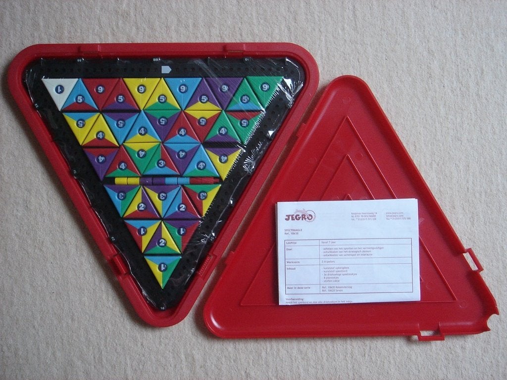 LEUK: Spectrangle - Speciale handig etui versie - NIEUW, Hobby en Vrije tijd, Gezelschapsspellen | Bordspellen, Een of twee spelers