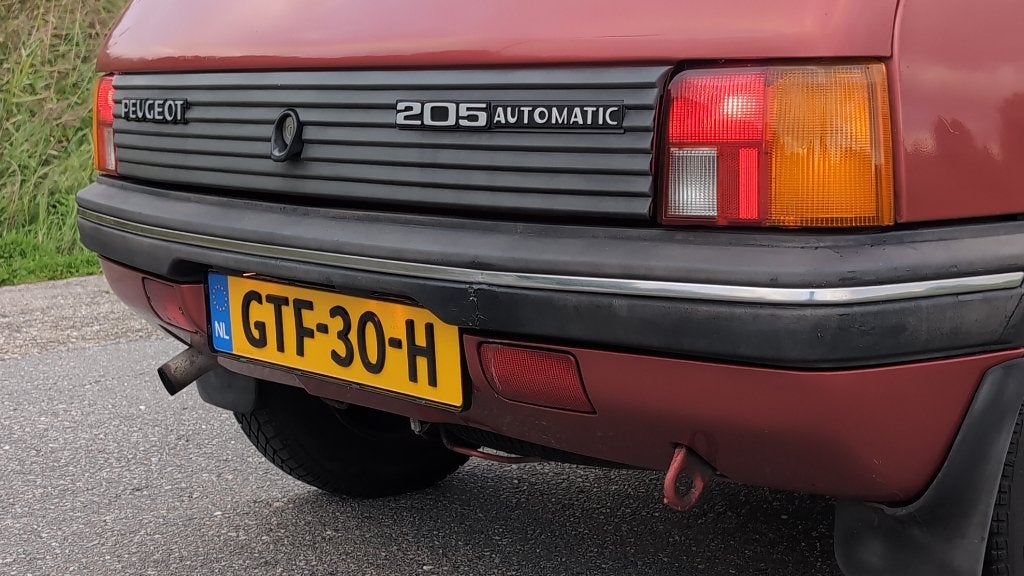 Peugeot 205 Bordeaux Rood 1.6 AUT | Oldtimer | APK | 62000km, foto 7