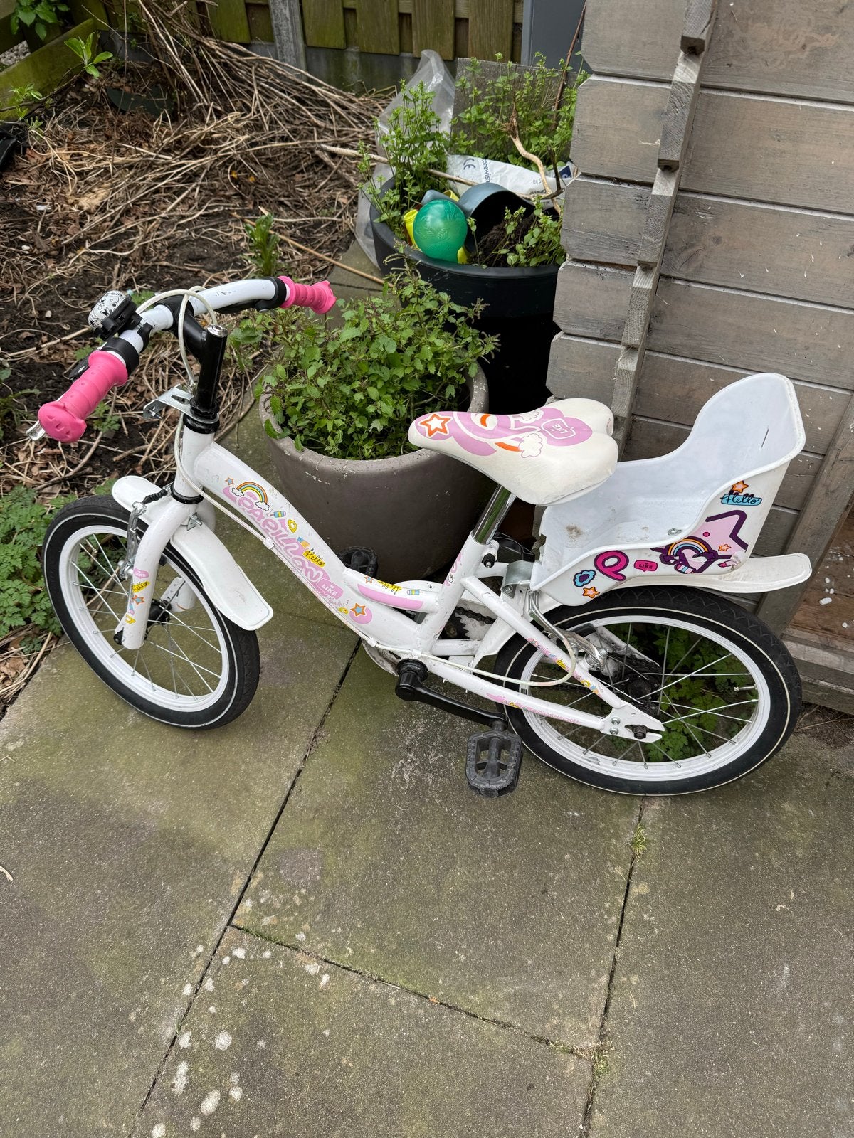 Leuke kinderfiets 16 inch met zitje en zijwieltjes, Fietsen en Brommers, Fietsen | Kinderfietsjes, Zijwieltjes, Velgrem, Ophalen of Verzenden