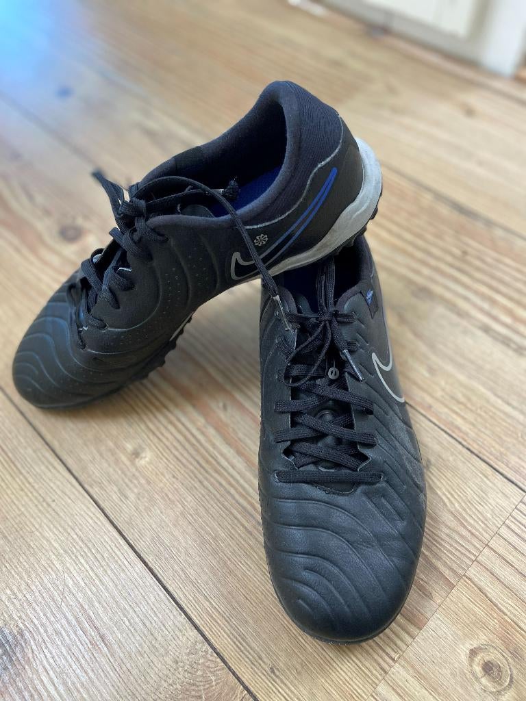 Voetbalschoenen Nike Tiempo - Kunstgras schoenen AG, Ophalen, Schoenen, Maat M, Zo goed als nieuw