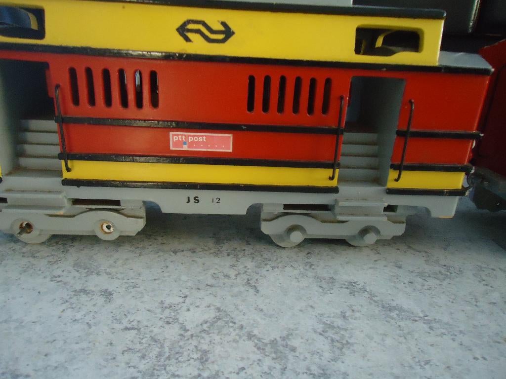 Groot Treinstel NS  Loc + 3 wagons Proffessioneel gemaakt, Verzenden, Gebruikt, Trein, Schaalmodel