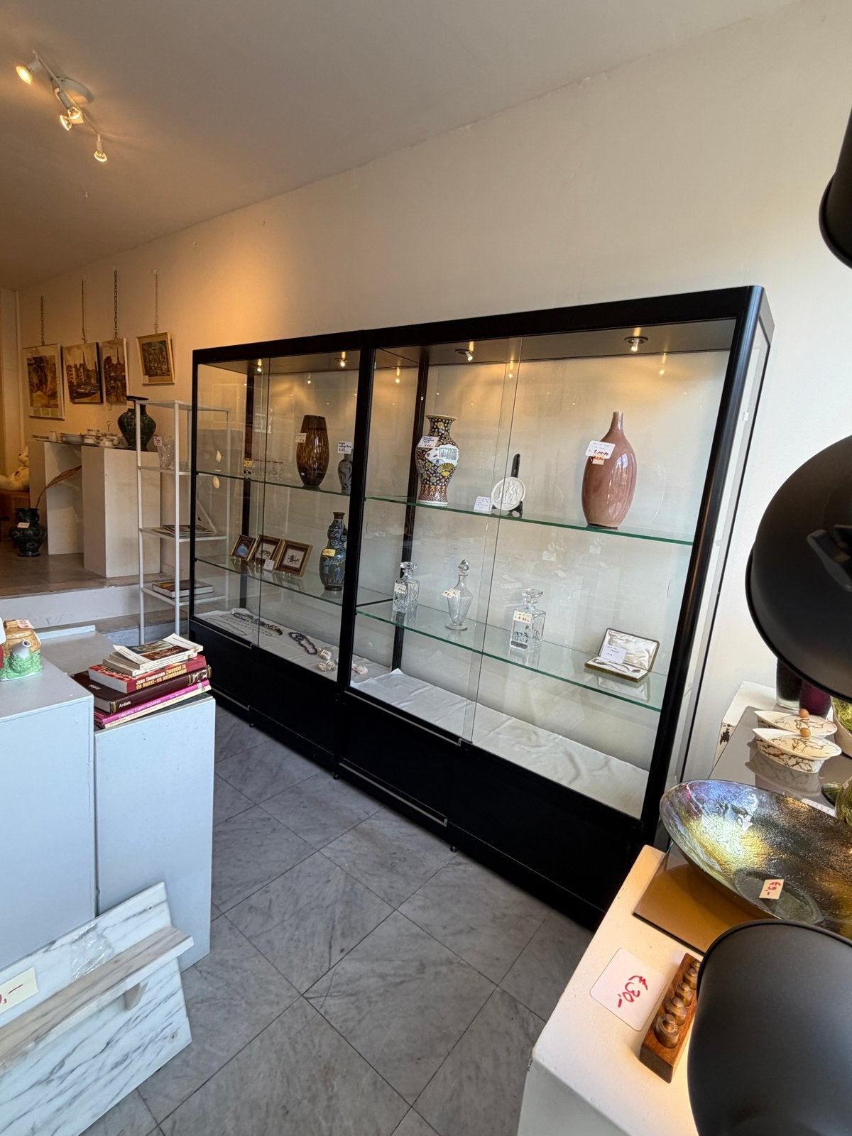 Set van 2 vitrinekasten uit antiekzaak interieur, Ophalen, Gebruikt, 200 cm of meer, Onbekend