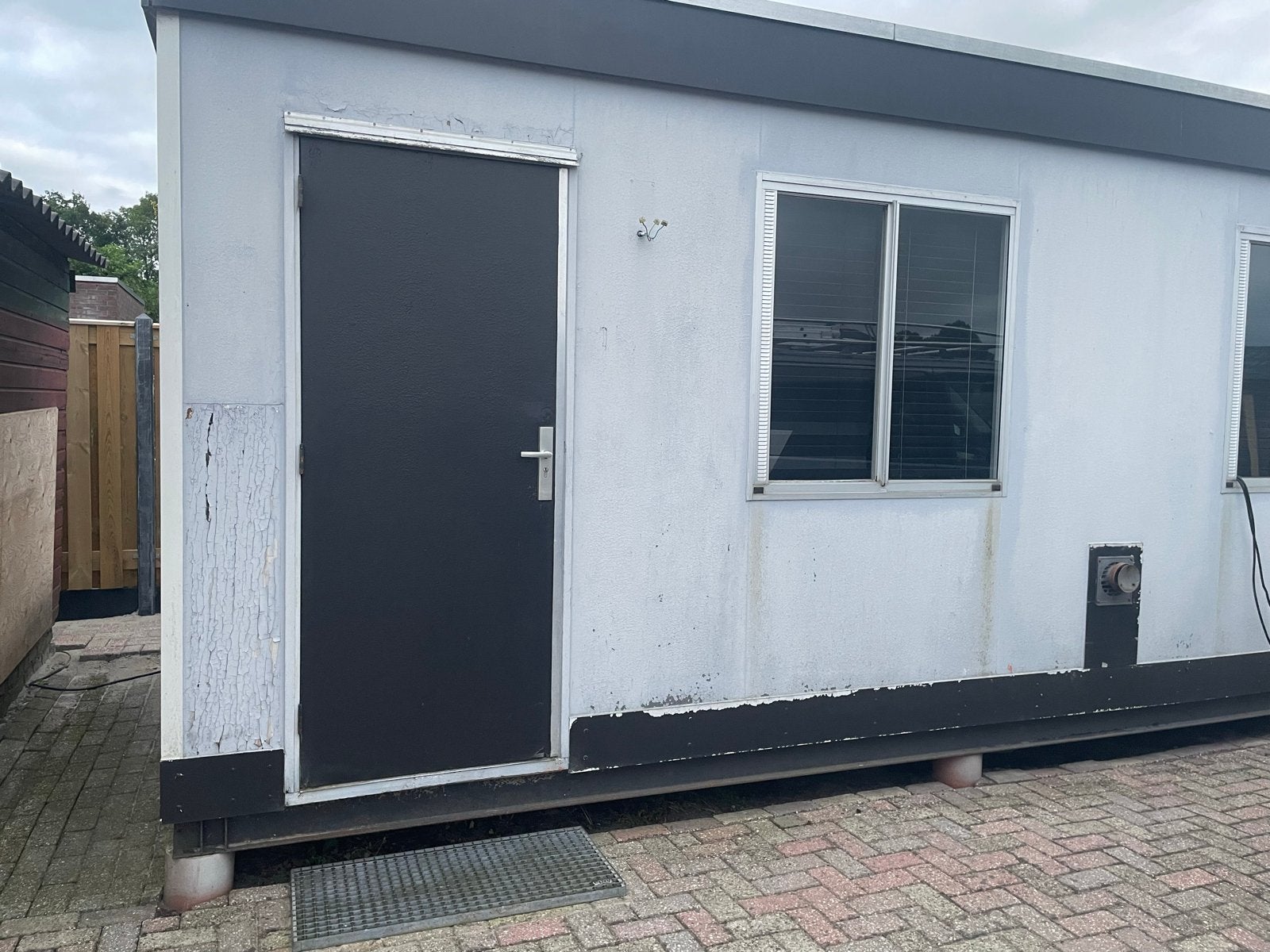 Unit met kappers toebehoren, 6x3m, nieuw dak, wc, keuken, Ophalen