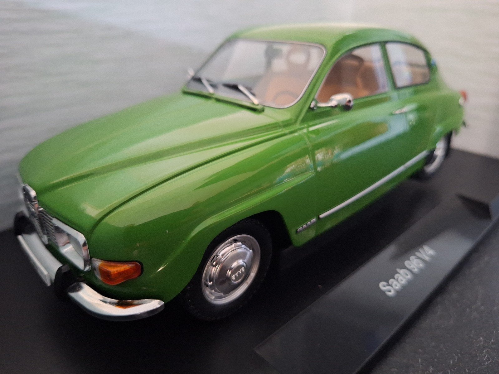 Saab 96 V4 Schaal 1:18, Overige merken, MCG, Nieuw, Ophalen of Verzenden