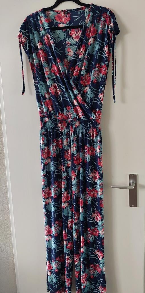 Lekker soepel vallende jumpsuit met bloemenprint mt S/M, Ophalen of Verzenden, Zo goed als nieuw, Maat 38/40 (M), Blauw