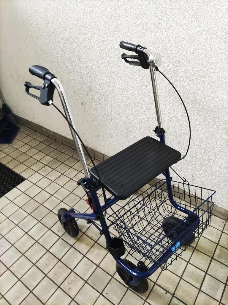 *** ROLLATOR IN SUPERSTAAT ***, Ophalen, Opvouwbaar, Zo goed als nieuw