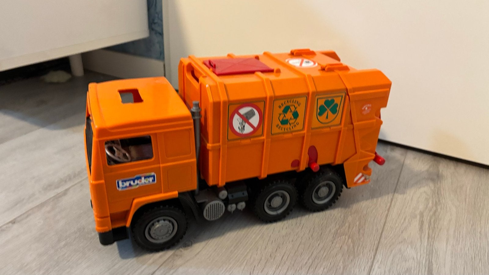 Bruder vuilniswagen met containers en flessen, Ophalen, Gebruikt