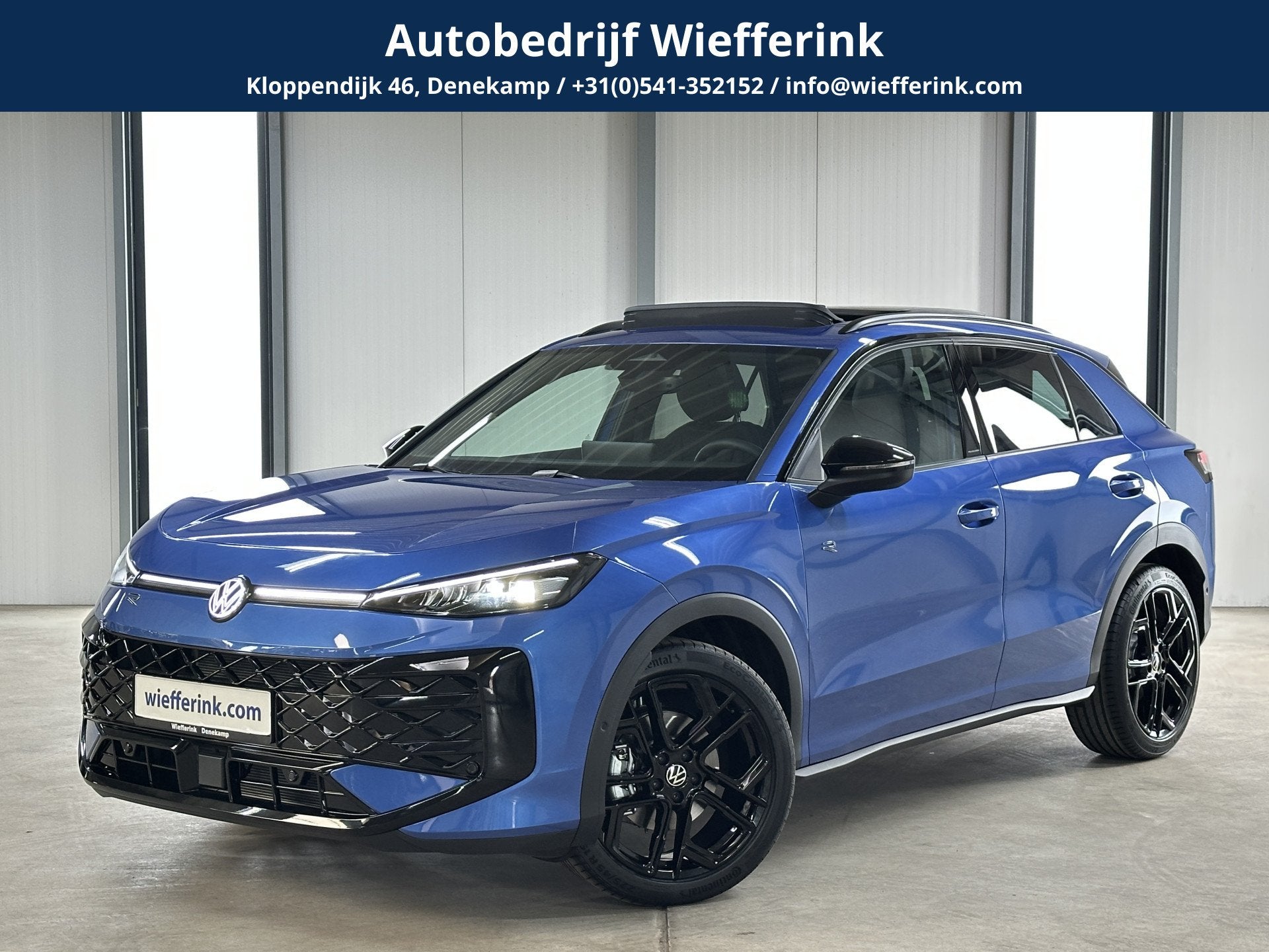 Volkswagen T-Roc 1.5 eTsi R-Line First Edition | Trekhaak |, Auto's, Zwart, 4 cilinders, Blauw, Leder en Stof