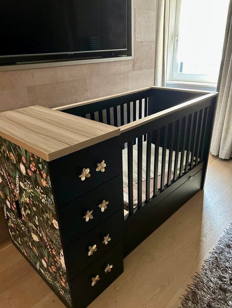 Babyledikant & commode in één - zwart/hout, Ophalen, Zo goed als nieuw, Ledikant