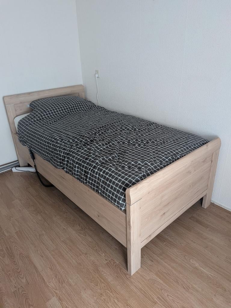 Verstelbaar bed, Ophalen, Verstelbaar, Eenpersoons, Zo goed als nieuw