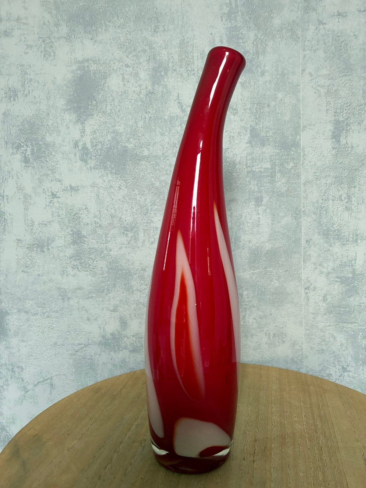Prachtige rode glazen vaas met wit swirl design, Ophalen of Verzenden