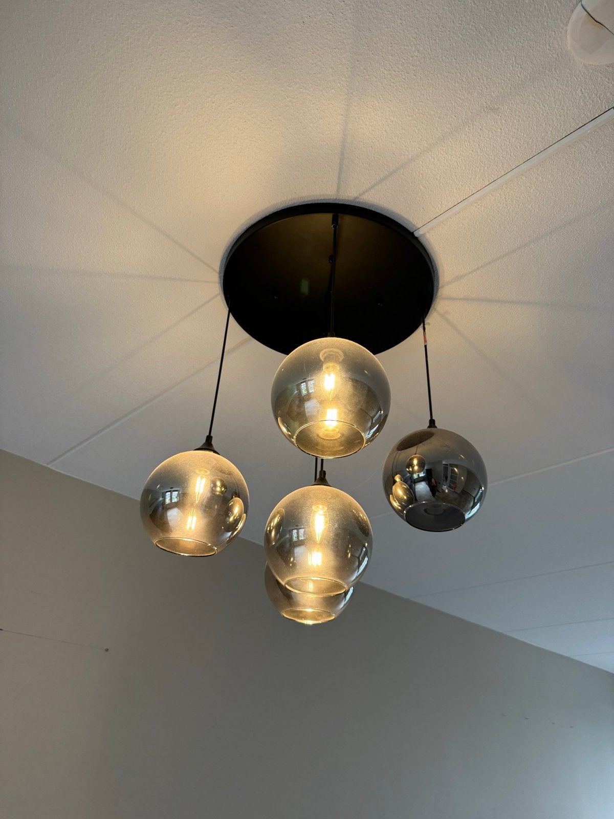 Art deco Moderne hanglamp met 4 rookglazen bollen, Ophalen, Zo goed als nieuw, Glas, E27 (groot)
