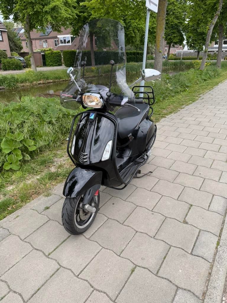 Vespa sprint, Fietsen en Brommers, Scooters | Vespa, Ophalen of Verzenden, Zo goed als nieuw, Benzine, Vespa S