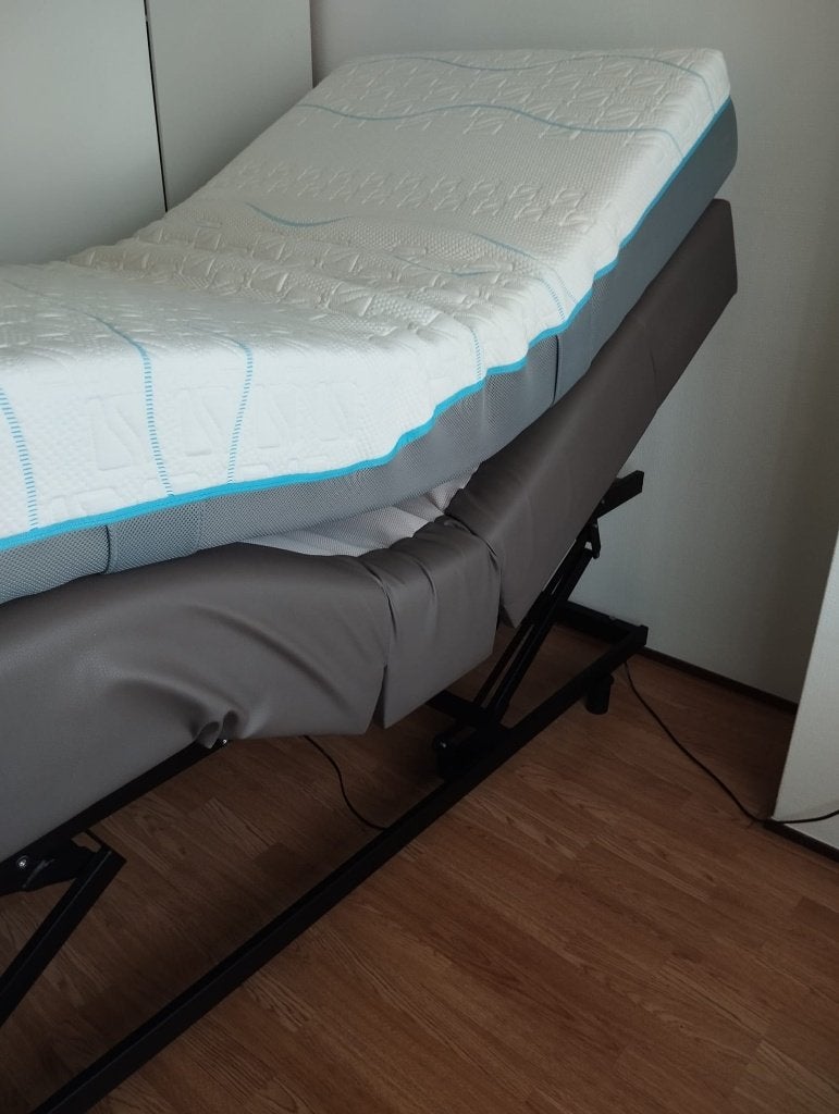 Hoog-laag bed elektronisch verstelbaar met afstandsbediening, Huis en Inrichting, Slaapkamer | Bedden, Ophalen, Verstelbaar, 90 cm