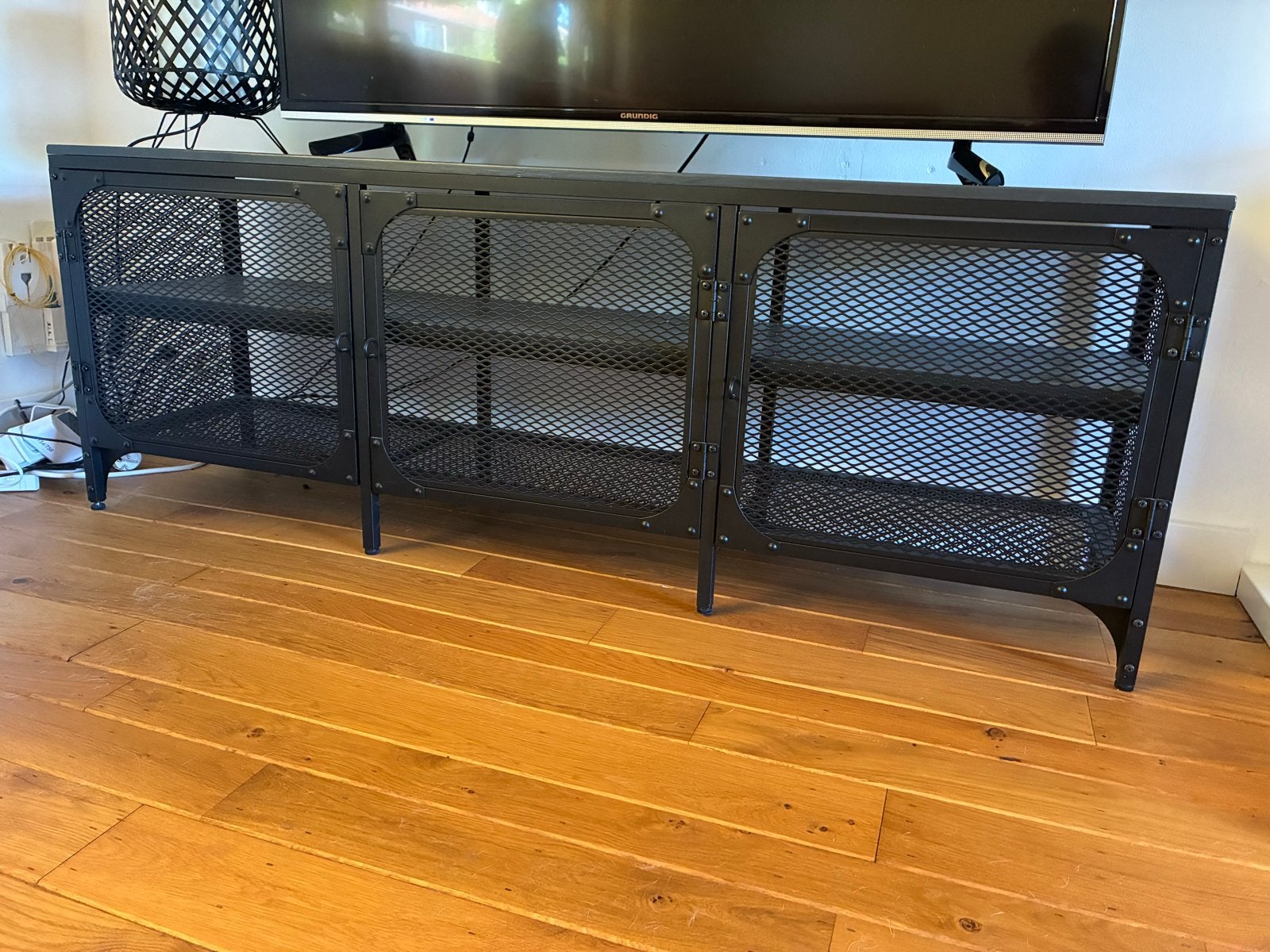 Zwart metalen tv-meubel met gaasdeuren Ikea Fjällbo, Ophalen, Gebruikt, 100 tot 150 cm, Minder dan 100 cm