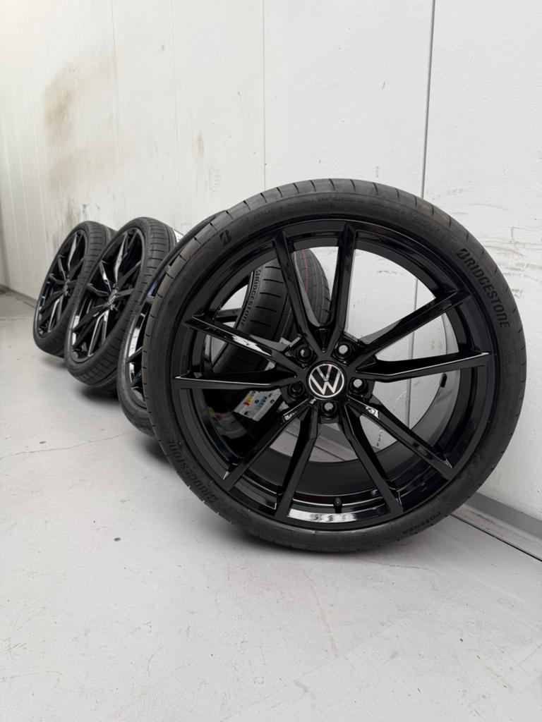 Originele 19 inch Pretoria VW Golf 7 R met nieuwe banden, Banden en Velgen, Nieuw, 235 mm, Zomerbanden