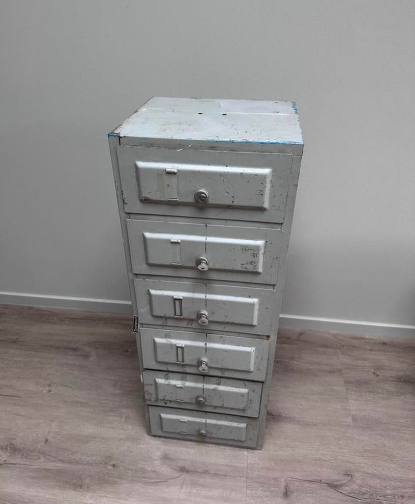 Vintage Oostwoud metalen locker - 89x33x30,5 cm, Antiek en Kunst, Ophalen