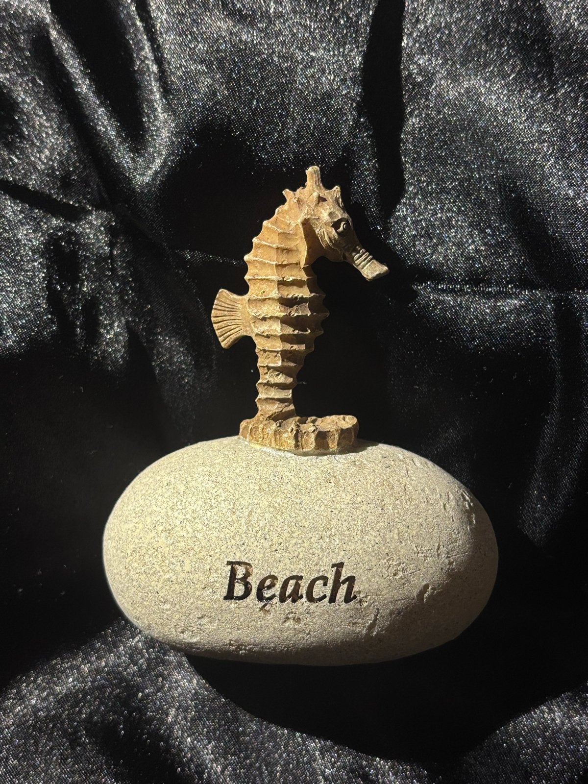 Zeepaardje beeldje op 'Beach' steen, Beige, Mediterraans, Ophalen of Verzenden, Zo goed als nieuw