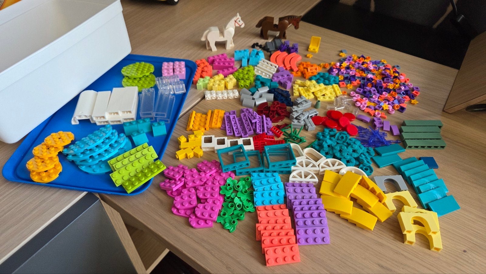 Restant Lego, vooral in kleuren van Friends, Lego, Friends, Ophalen of Verzenden, Zo goed als nieuw