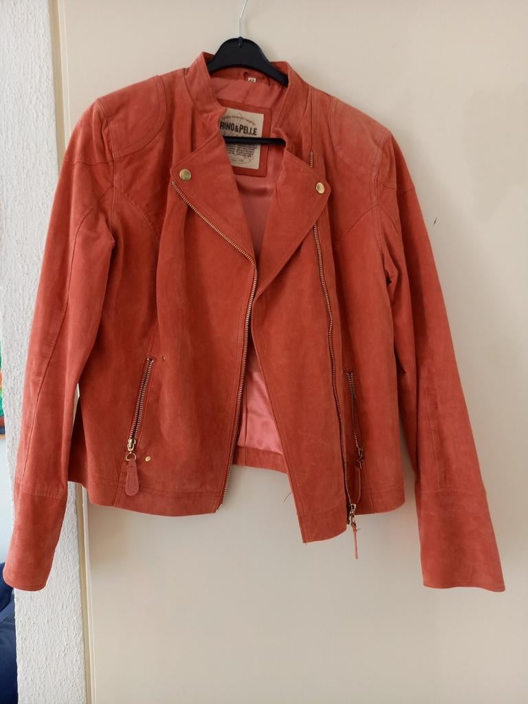 Prachtig suède jasje Rino en Pelle rood in nieuwstaat, Maat 38/40 (M), Nieuw, Rino en Pelle, Ophalen of Verzenden