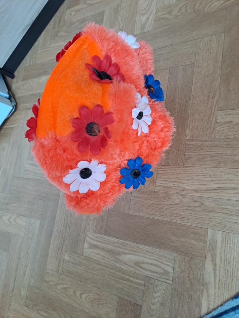 Oranje spullen, Ophalen, Oranje of Koningsdag