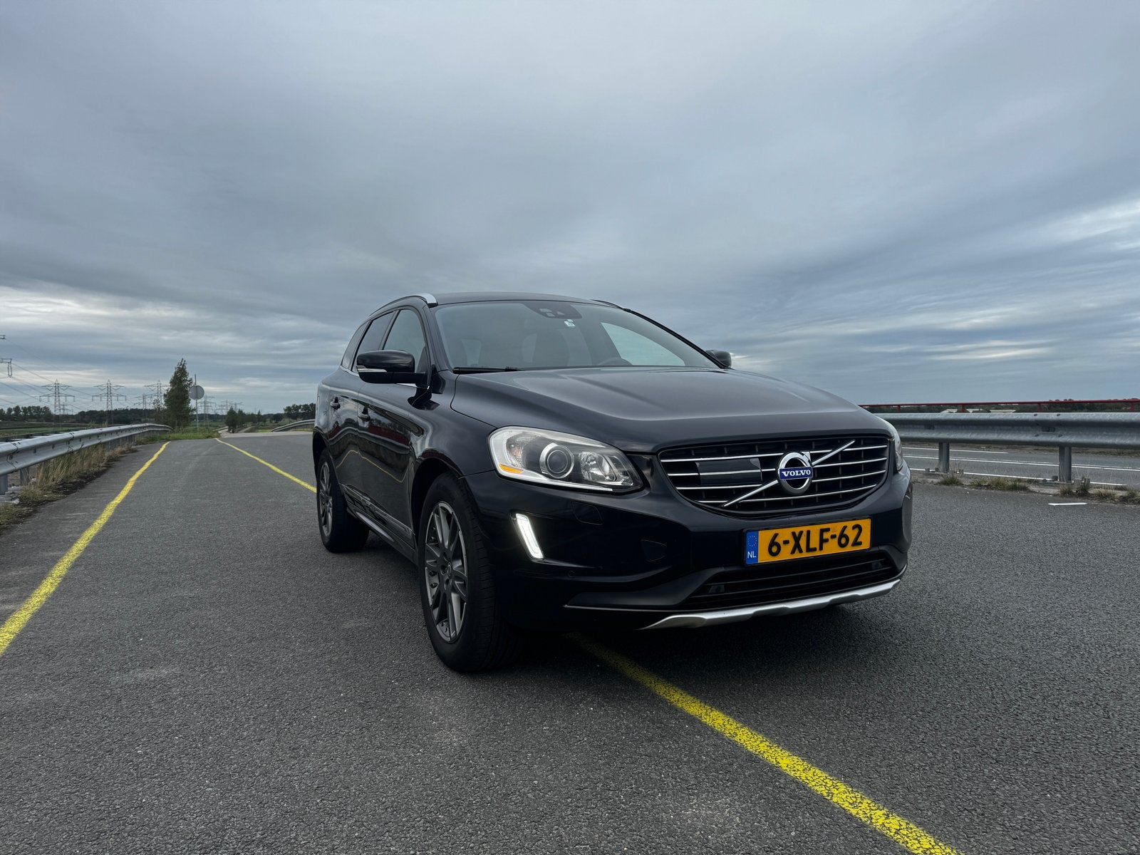 Volvo XC60 2.0 D4 Geartronic 2014 Zwart, Auto's, 1800 kg, 4 cilinders, 1634 kg, Zwart