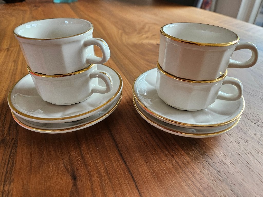 Set van 4 vintage kop en schotels Revol France, Klassiek, Ophalen of Verzenden, Zo goed als nieuw, Kop(pen) en/of Schotel(s)