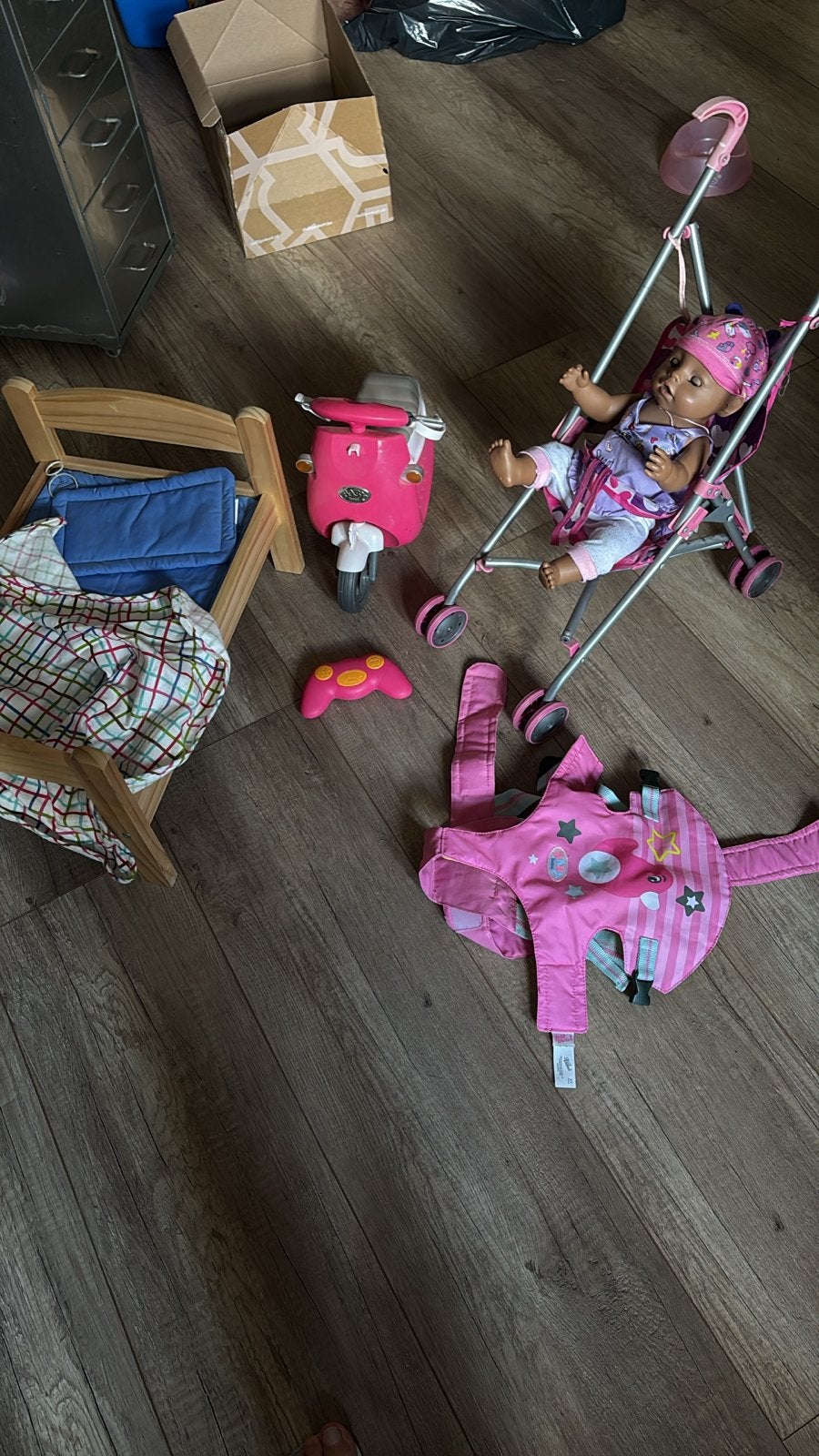 Babyborn met scooter bedje kinderwagen en draagzak, Ophalen of Verzenden, Gebruikt, Babypop