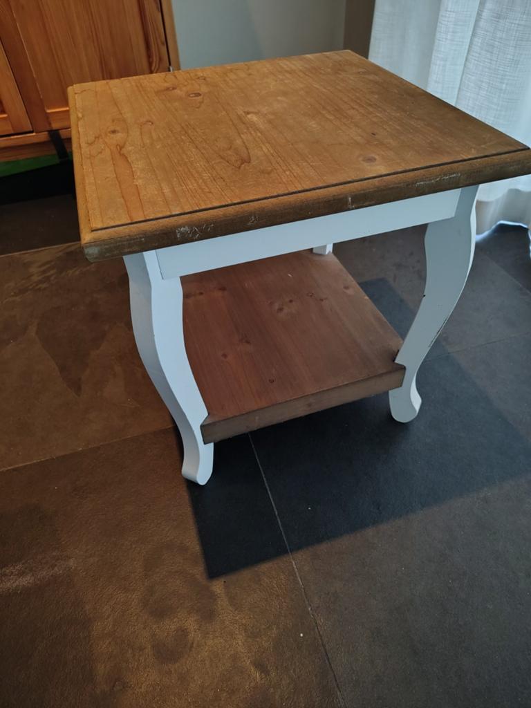 Houten tafeltje / nachtkastje met wit onderstel, Huis en Inrichting, Tafels | Bijzettafels, 45 tot 60 cm, Minder dan 55 cm, Gebruikt