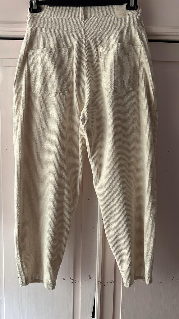 Zara Crème ballon  Ribfluwelen Broek - Maat 42, Maat 38/40 (M), Beige, Ophalen of Verzenden, Zo goed als nieuw