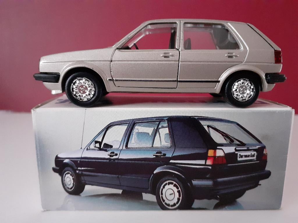 Volkswagen Golf  1/43  metallic beige      Schabak, Ophalen of Verzenden, Nieuw, Auto, Overige merken