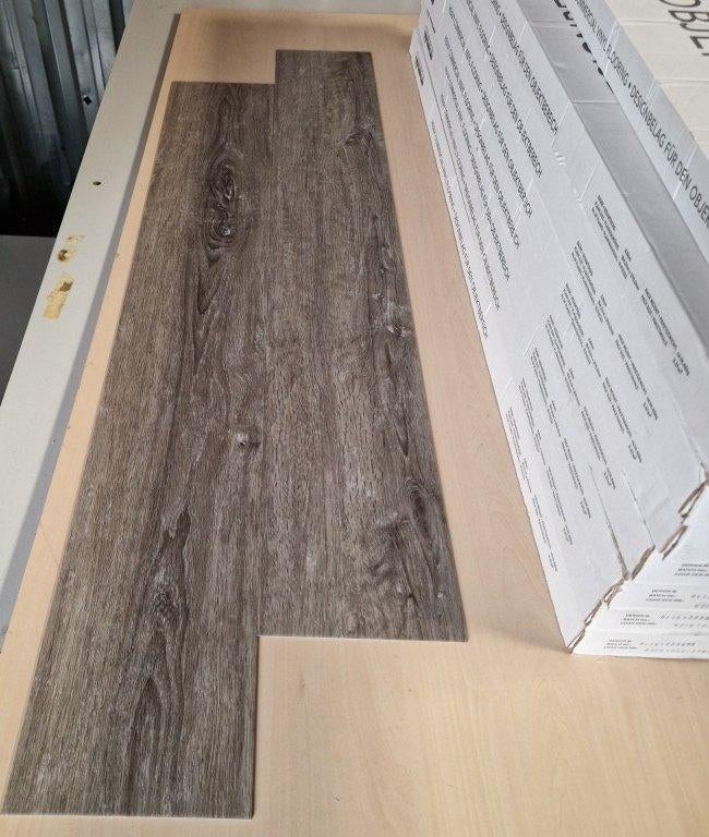 Restpartij 23,5 m2- Plak PVC Designvloer Classic 28, Doe-het-zelf en Verbouw, Plinten en Afwerking, Ophalen, Overige materialen