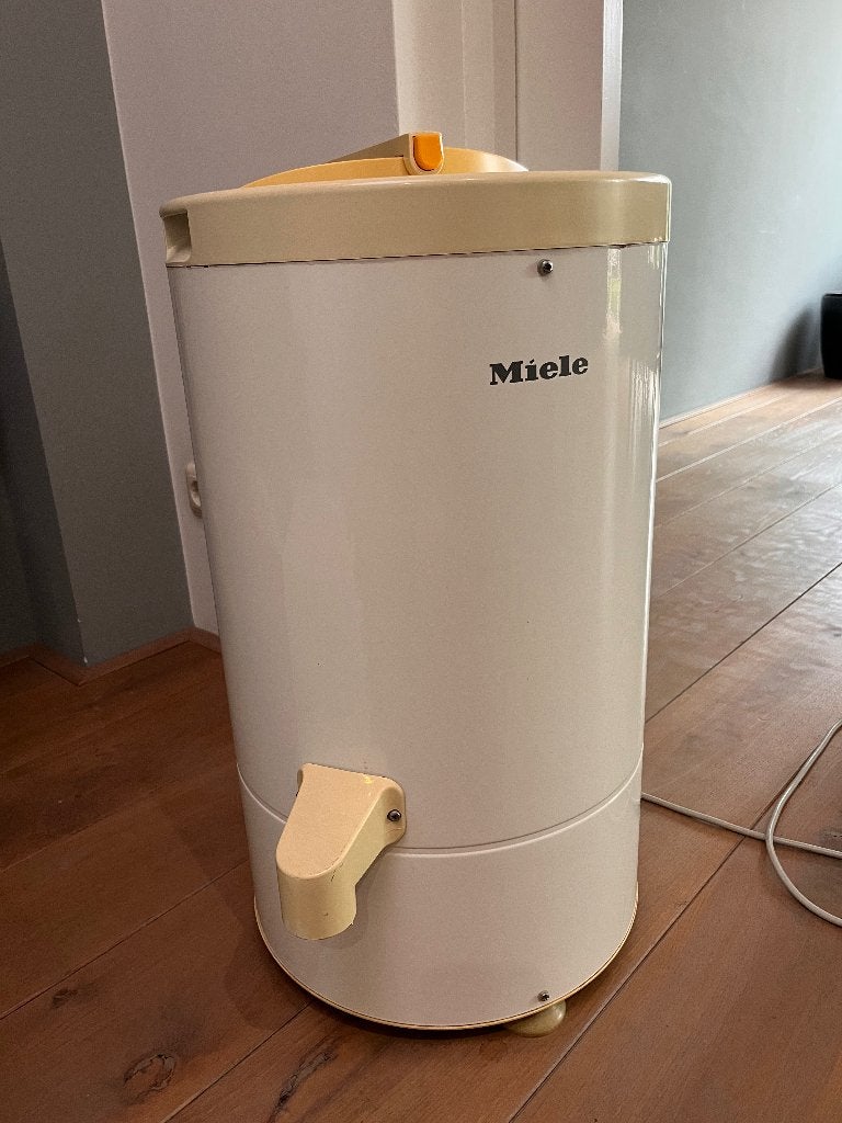 Centrifuge Miele 2800 toeren, Ophalen, Gebruikt, Minder dan 85 cm, Minder dan 4 kg