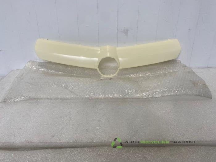 Grille van een Opel Corsa, Gebruikt, -, -, Opel