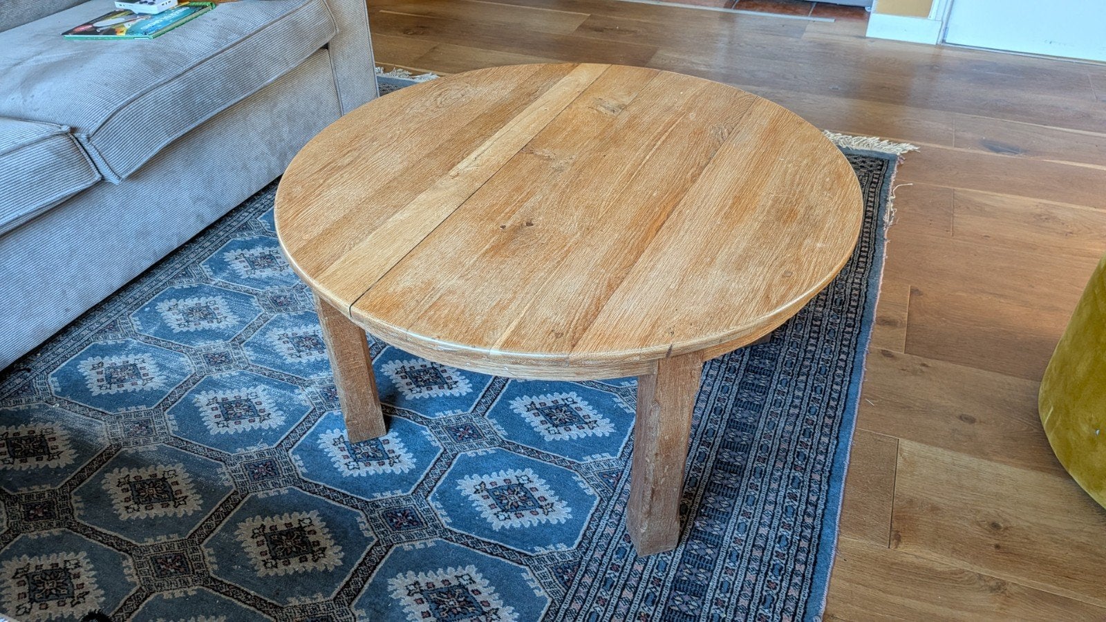 Massief eiken salontafel, opnieuw geschuurd en gelakt, Ophalen, 50 tot 100 cm, 50 tot 100 cm, Zo goed als nieuw