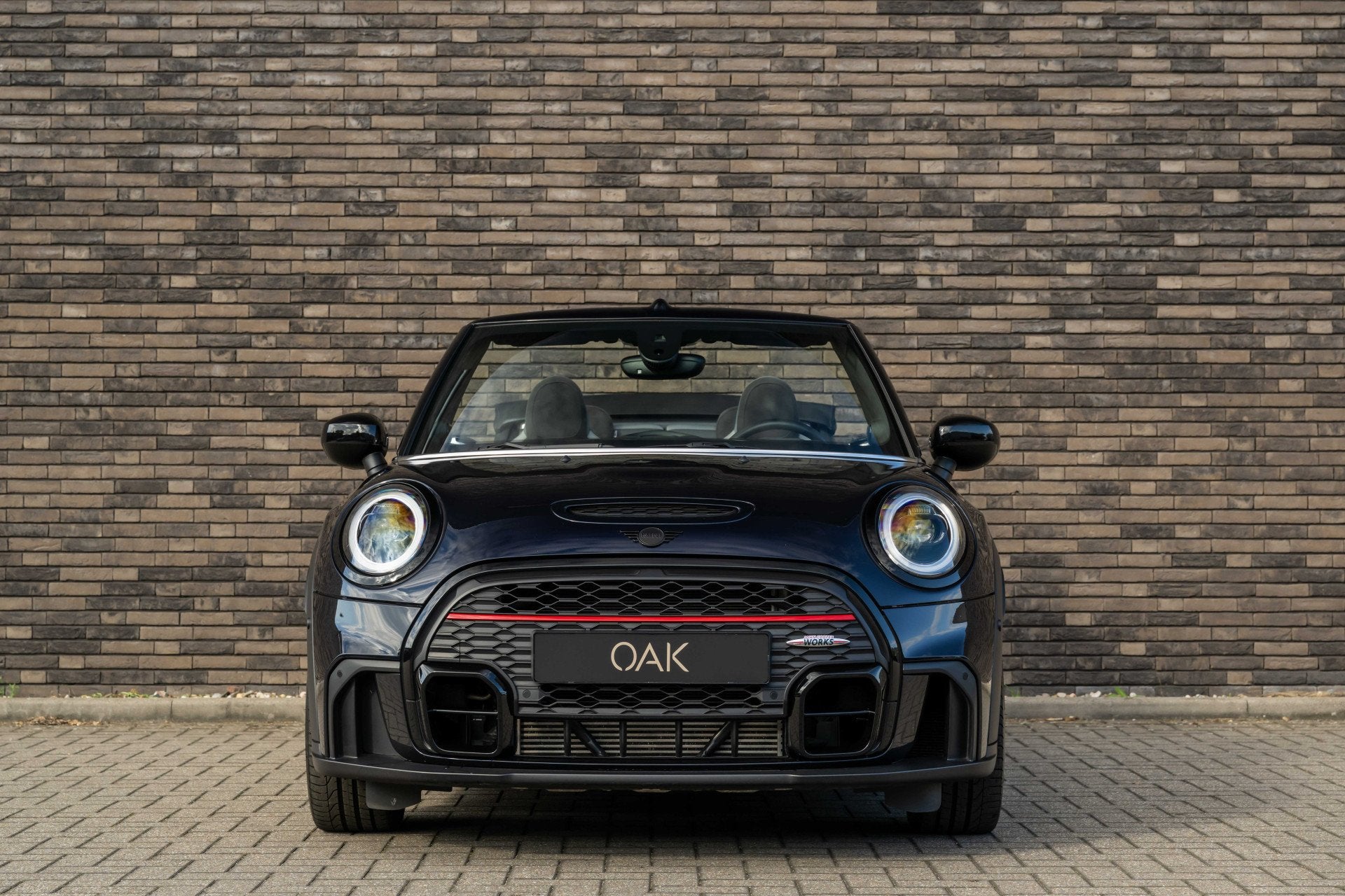 MINI Cabrio 2.0 John Cooper Works F1 Aut. | Navi | JCW-Stoel, 232 pk, Gebruikt, Zwart, 14 km/l